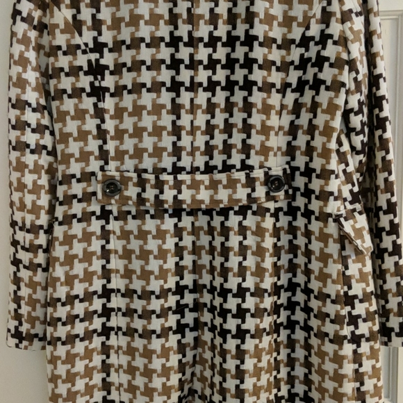 Ladies Spring Coat - Picture 3 of 4